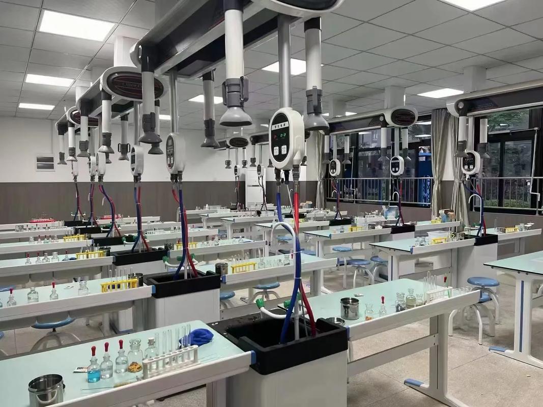 專業設計，智造未來 一站式實驗室家具解決方案